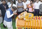 मुख्यमंत्री विष्णु देव साय ने शहीद एएसपी आकाश राव गिरपुंजे को उनके निवास पहुंचकर श्रद्धांजलि दी.