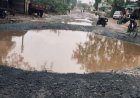 मंत्री ओपी चौधरी के आश्वासन के बाद भी सागरपाली की सड़क मरम्मत नही डबरी में तब्दील हुई मुख्य सड़क
