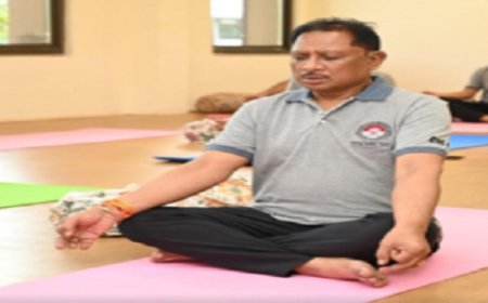 चिंतन शिविर 2.0: मुख्यमंत्री विष्णु देव साय ने मंत्रिमंडल के साथ किया योग, स्वस्थ जीवनशैली का दिया संदेश