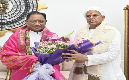 रायपुर : मुख्यमंत्री  साय से पं.  रविशंकर  महाराज रावतपुरा सरकार ने की सौजन्य मुलाकात