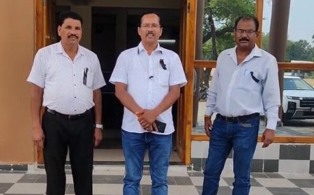 CG NEWS : युक्तियुक्तकरण के विरोध में शिक्षकों का प्रदर्शन, काली पट्टी बांधकर जताया विरोध