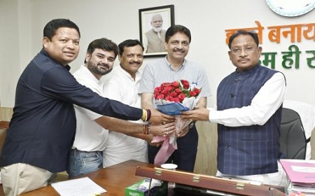 रायपुर : मुख्यमंत्री  साय से छत्तीसगढ़ ओलम्पिक संघ के पदाधिकारियों ने की सौजन्य मुलाकात,ओलम्पिक दिवस आयोजन हेतु किया आमंत्रित