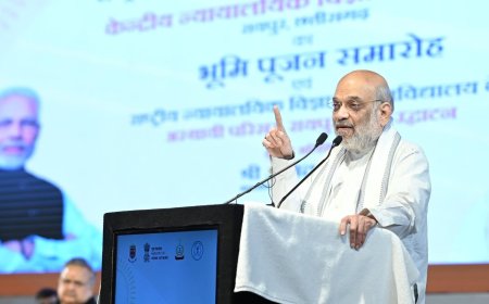 गृह मंत्री शाह की नक्सलियों को चेतावनी’हथियार डाल दो, नहीं तो बारिश में भी सोने नहीं देंगे’