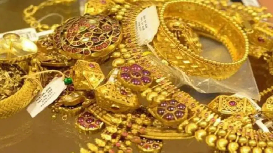 Gold and Silver Price : नवरात्रि के पहले दिन सोना-चांदी की कीमतों में फिर बदलाव, जानिए आज के ताजा रेट