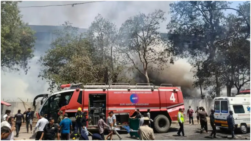 दुखी और स्तब्ध... फ्लाइट क्रैश होने पर नेताओं ने जताया दुख, जानें किसने क्या कहा