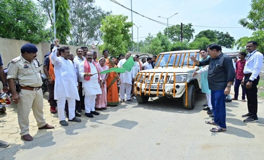 रायपुर : उप मुख्यमंत्री अरुण साव ने सोलर बैटरी वाहन को हरी झंडी दिखाकर किया रवाना