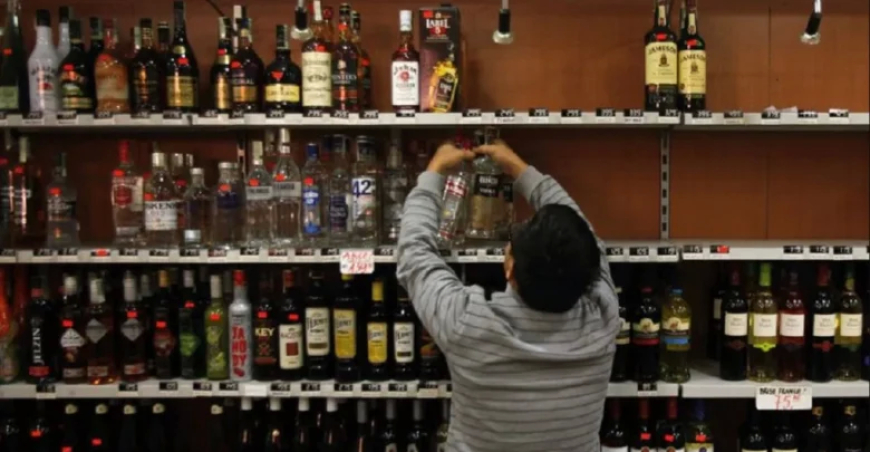 शराब पर फिर गरमाई सियासत: नई दुकानों के फैसले से सियासी भूचाल, कांग्रेस ने सरकार को घेरा, बीजेपी ने किया पलटवार