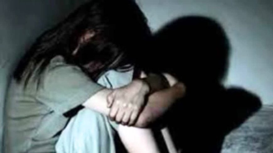 CG – शिक्षक की शर्मनाक करतूत : परीक्षा दिलाने पहुंची थी छात्रा, पास कराने के बहाने करने लगा ये गन्दी हरकत, फिर जो हुआ...