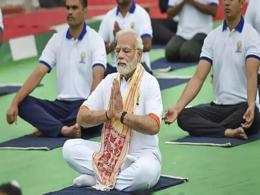 Yoga Divas : PM Modi ने विशाखापत्तनम में किया योगाभ्यास ,कहा -सिडनी से लेकर एवरेस्ट और समुद्र के विस्तार तक… योग सभी का, सभी के लिए