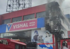 दिल्ली के करोल बाग में विशाल मेगा मार्ट में भीषण आग, एक की मौत
