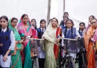 जशपुर में शाला प्रवेश उत्सव: कौशल्या साय ने बच्चों को दी शुभकामनाएं, बांटी पुस्तकें और सायकल