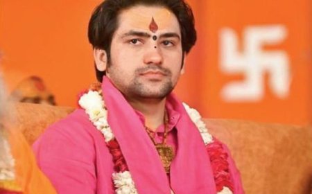 बागेश्वर धाम में बड़ा हादसा : पंडाल गिरने से एक व्यक्ति की मौत, 8 लोग घायल