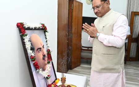 मुख्यमंत्री विष्णु देव साय ने डॉ. श्यामा प्रसाद मुखर्जी की जयंती पर उन्हें नमन किया