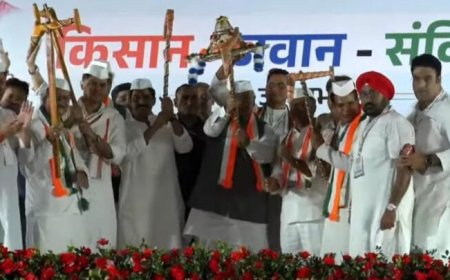 राजधानी में आयोजित किसान,जवान,संविधान सभा में खड़गे ने भरी हुंकार, बरसते पानी में कार्यकर्ताओं का दिखा जोश!