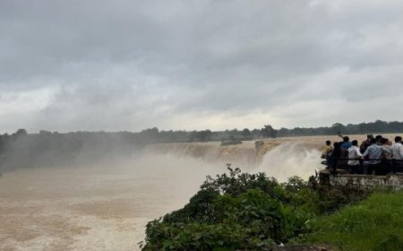 बारिश में बस्तर के प्राकृतिक सौंदर्य का अनुपम नजारा,मानसून ट्रैकिंग के लिए पहुंच रहे हैं सैकड़ों सैलानी