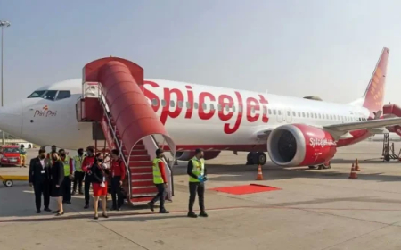 दिल्ली से मुंबई जाने वाली फ्लाइट में दो महिलाओं में ऐसी हुई लड़ाई कि मच गया हड़कंप, पायलट को लौटना पड़ा वापस