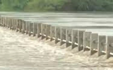 बलौदाबाजार में अब तक 425.8 मिमी औसत वर्षा दर्ज, कई मार्गों पर आवागमन प्रतिबंधित