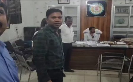 सूरजपुर तहसील में रिश्वत लेते पकड़ा गया बाबू, ACB की छापेमारी