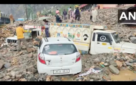 जम्मू-श्रीनगर हाईवे बंद: रामबन में भूस्खलन से अमरनाथ यात्रा प्रभावित, सैकड़ों वाहन फंसे