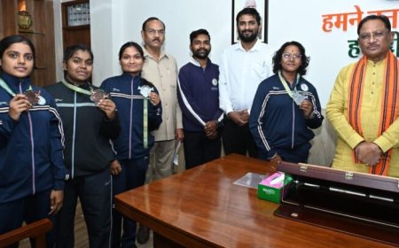 किक बॉक्सिंग पदक विजेता खिलाड़ियों ने मुख्यमंत्री से की मुलाकात