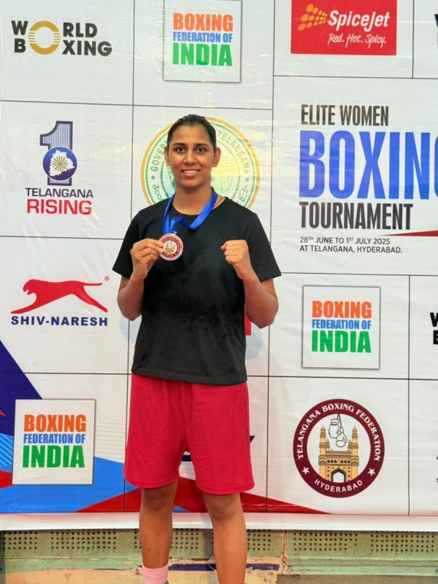 दक्षिण पूर्व मध्य रेलवे की महिला बॉक्सर शशि चोपड़ा एवं लाशु यादव ने सीनियर नेशनल बॉक्सिंग प्रतियोगिता में जीता रजत पदक