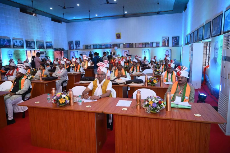 रायपुर में गरजा सियासी मंच : खरगे का BJP पर वार, दीपक बैज के बयान पर बृजमोहन का पलटवार