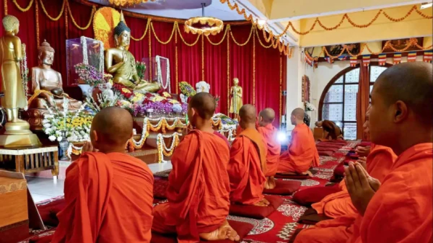 Thailand में ब्लैकमेलिंग सेक्स स्कैंडल का खुलासा: बौद्ध भिक्षुओं के 5600 आपत्तिजनक वीडियो, महिला ने उन्हें फंसाकर की करोड़ों की अवैध कमाई