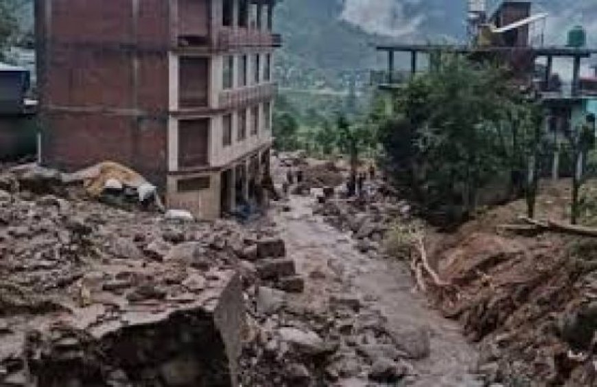 Himachal Pradesh : चंबा में बादल फटने से 39 सड़कें बंद, कई मकान क्षतिग्रस्त, 2 की मौत