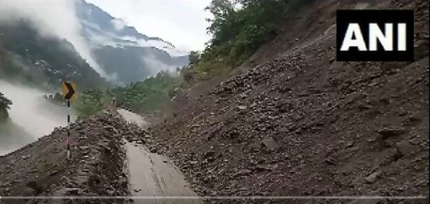 पहाड़ों में बारिश ने मचाया हाहाकार : जम्मू-कश्मीर, हिमाचल और उत्तराखंड में 400 से अधिक सड़कें बंद; 4 लोगों की मौत,स्कूलों में छुट्टी