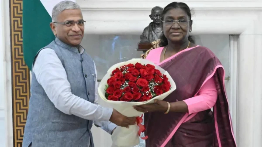 उपराष्ट्रपति के इस्तीफे के बाद सियासी हलचल तेज...हरिवंश ने राष्ट्रपति द्रौपदी मुर्मू से की मुलाकात, क्या नए पद पर होंगे विचार?