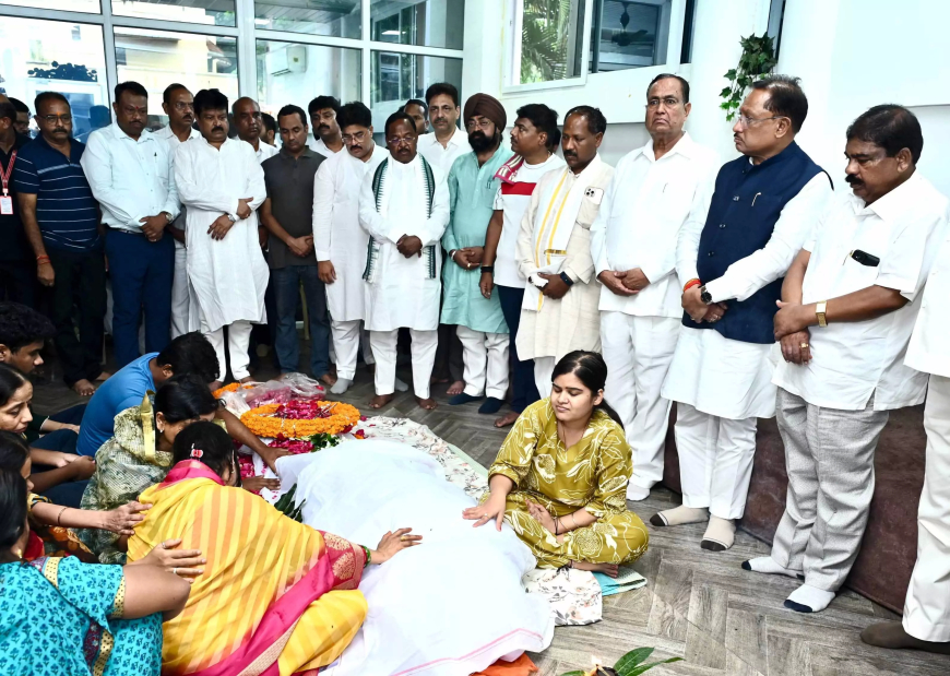 सीएम विष्णुदेव साय ने विधायक कॉलोनी पहुंचकर स्व. निखिल कश्यप को दी श्रद्धांजलि, परिजनों से की मुलाकात