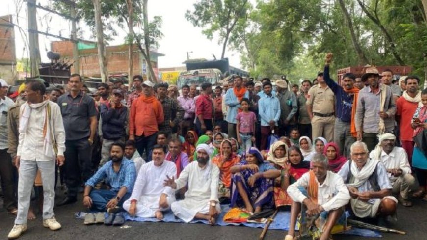 खाद की किल्लत को लेकर फूटा किसानों का गुस्सा,14 गांवों के किसानों ने एकजुट होकर किया प्रदर्शन,चक्काजाम से यातायात ठप्प