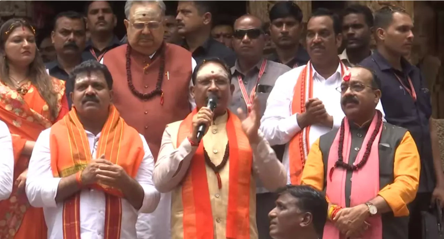 बाबा भोरमदेव में गूंजे ‘हर हर महादेव’ के जयकारे...सीएम साय ने पुष्पवर्षा कर श्रद्धालुओं का किया स्वागत...