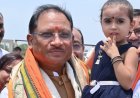 नन्ही सृष्टि को गोद में उठाकर मुख्यमंत्री विष्णु देव साय ने रच दिया अपनत्व और स्नेह का अविस्मरणीय पल नन्ही सृष्टि को गोद में उठाकर