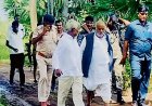 मुआवजा न मिलने पर भड़के ग्रामीण, नालंदा में मंत्री-विधायक पर हमला