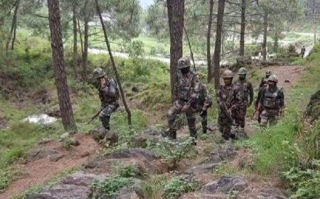 कुलगाम में तीसरे दिन भी सेना का इस साल का सबसे बड़ा ऑपरेशन जारी, अब तक तीन आतंकी ढेर