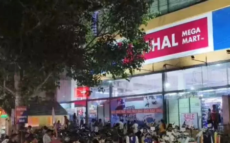 बिलासपुर के विशाल मेगा मार्ट में लिफ्ट में फंसे 8 लोग, डेढ़ घंटे बाद रेस्क्यू