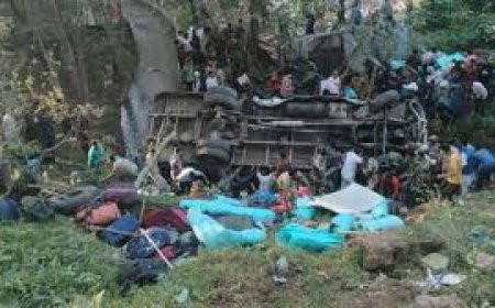 जम्मू-कश्मीर के उधमपुर में बड़ा हादसा : CRPF जवानों से भरी बस 200 फीट गहरी खाई में गिरी, 3 शहीद ; 15 घायल