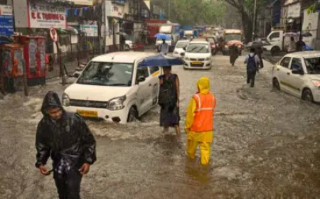 मुंबई में बारिश ने मचाया हाहाकार: अब तक 7 की मौत, स्कूल -कॉलेज बंद पड़े, मौसम विभाग ने जारी किया अलर्ट