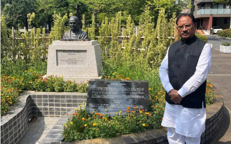 जापान प्रवास में CM विष्णुदेव साय ने टोक्यो में गांधी प्रतिमा को किया नमन