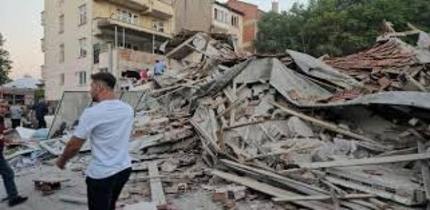 तुर्किये में लगे 6.1 मापी गई तीव्रता के भूकंप के झटके ; 12 इमारतें ढहीं, एक की मौत