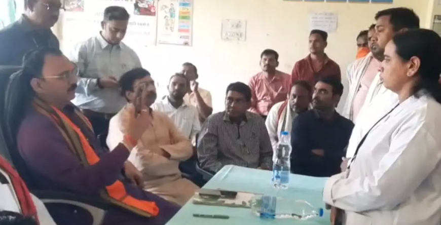 स्वास्थ्य मंत्री श्याम बिहारी जायसवाल का सख्त रुख, लापरवाह अधिकारियों पर गिरी गाज