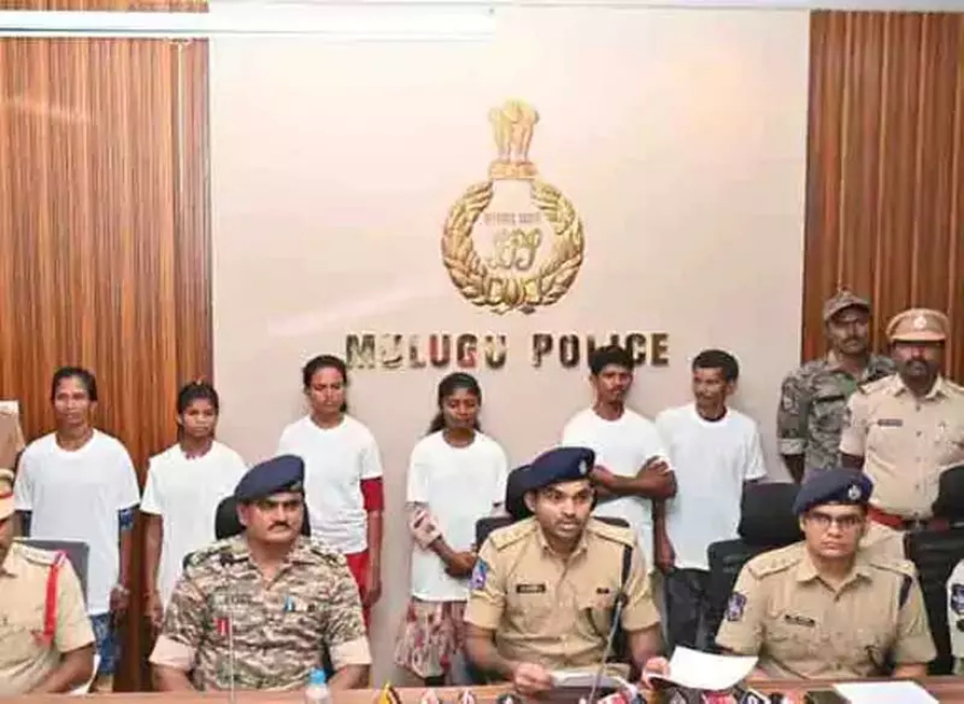 7 नक्सलियों का आत्मसमर्पण | 4 महिला नक्सली भी शामिल