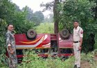 बस पलटने से 4 साल की बच्ची की मौत, कई घायल