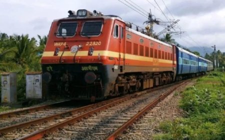 नवरात्रि पर डोंगरगढ़ स्टेशन में बड़ा तोहफा...5 ट्रेनों का अस्थाई ठहराव, भक्तों की यात्रा होगी आसान...जानें कैसे मिलेगा लाभ और क्या है खास