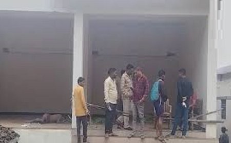 निर्माणाधीन दुकान से अधेड़ की लाश मिलने से मची सनसनी