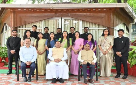 सीएम विष्णुदेव साय से मिले राज्य प्रशासनिक सेवा के प्रशिक्षु अधिकारी, कहा– 2026 तक नक्सलवाद का होगा अंत