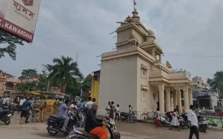 दुर्गा पंडाल में शॉर्ट सर्किट से आग, मां दुर्गा की प्रतिमा खंडित