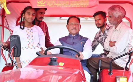 GST बचत उत्सव में सीएम विष्णु देव साय ने किसानों को सौंपी ट्रैक्टर-हार्वेस्टर की चाबियां