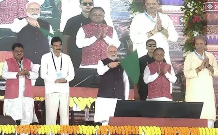 छत्तीसगढ़ को मिली रेलवे की बड़ी सौगात: पीएम मोदी ने दिखाई अमृत भारत एक्सप्रेस को हरी झंडी, देखें पूरी खबर और जानिए क्या हैं इस ट्रेन की खासियत!